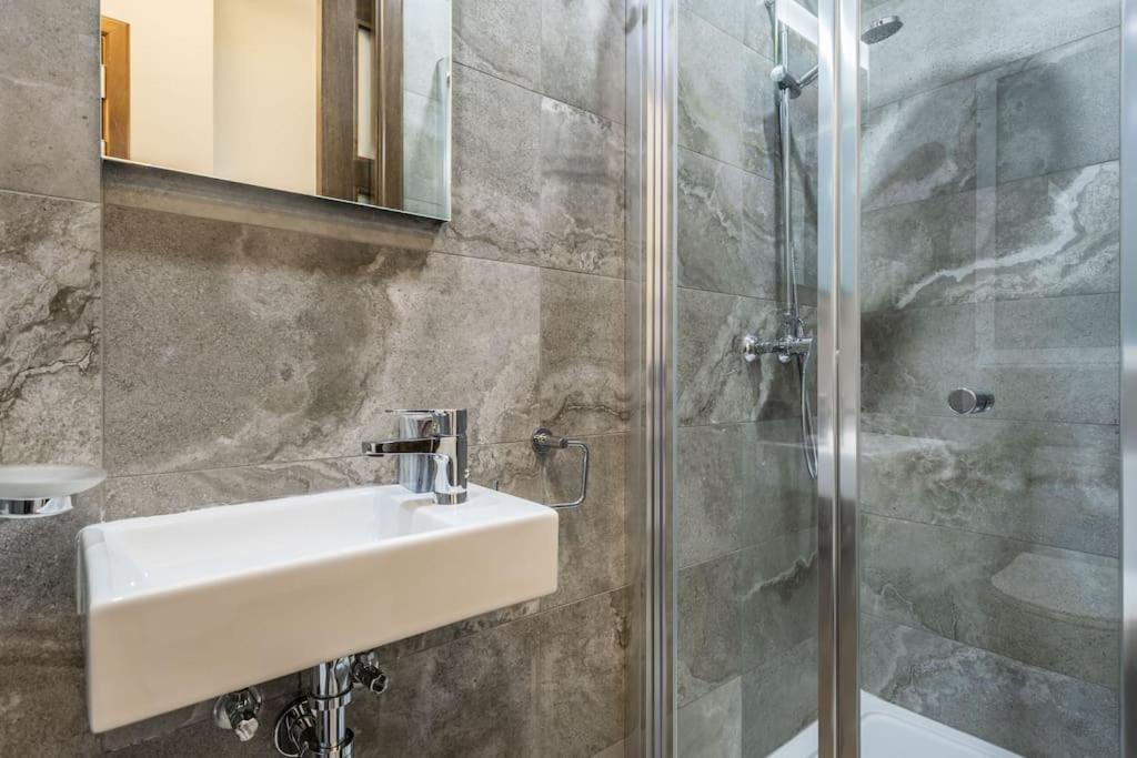 Nocturnal Elegance Apartment By Solea Sliema Esterno foto