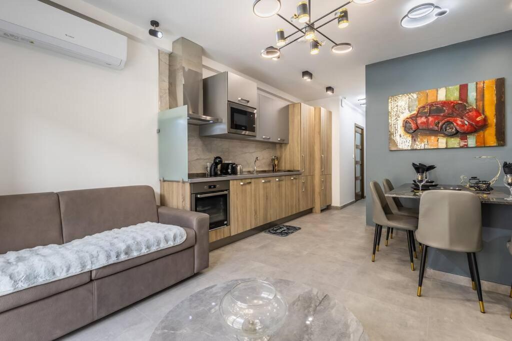 Nocturnal Elegance Apartment By Solea Sliema Esterno foto