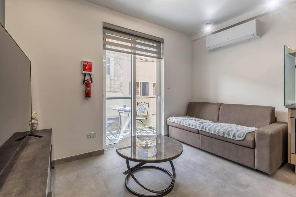 Nocturnal Elegance Apartment By Solea Sliema Esterno foto
