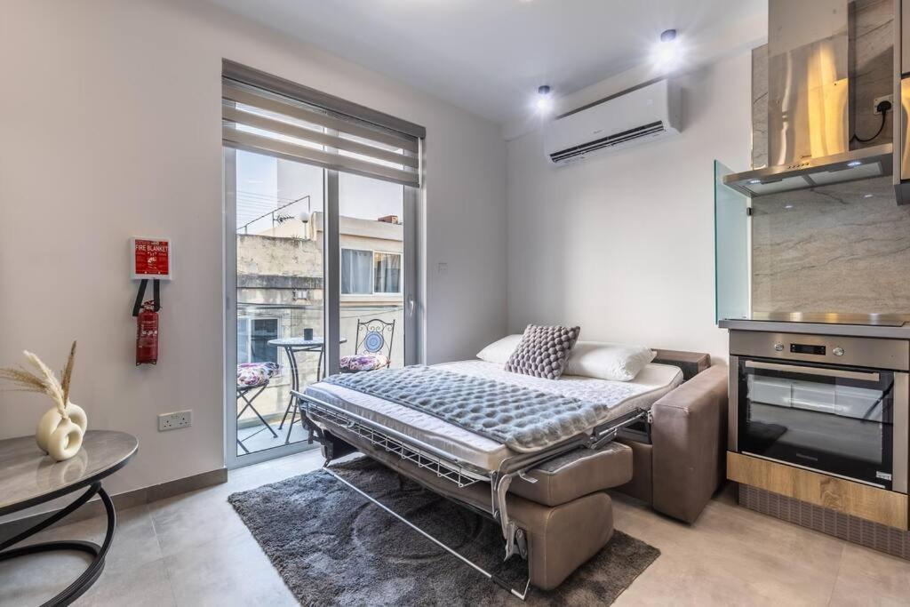Nocturnal Elegance Apartment By Solea Sliema Esterno foto