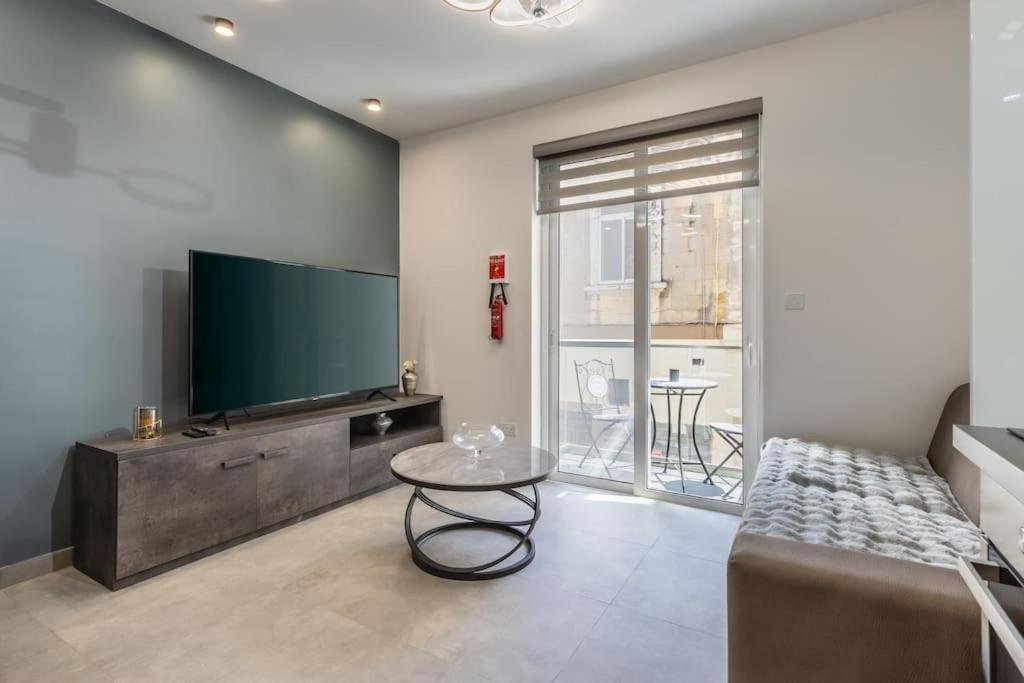 Nocturnal Elegance Apartment By Solea Sliema Esterno foto